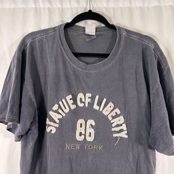 NYC Statue of Liberty Shirt Men's XL Grey Museum Store Short Sleeve Crew Neck - Picture 2 of 8